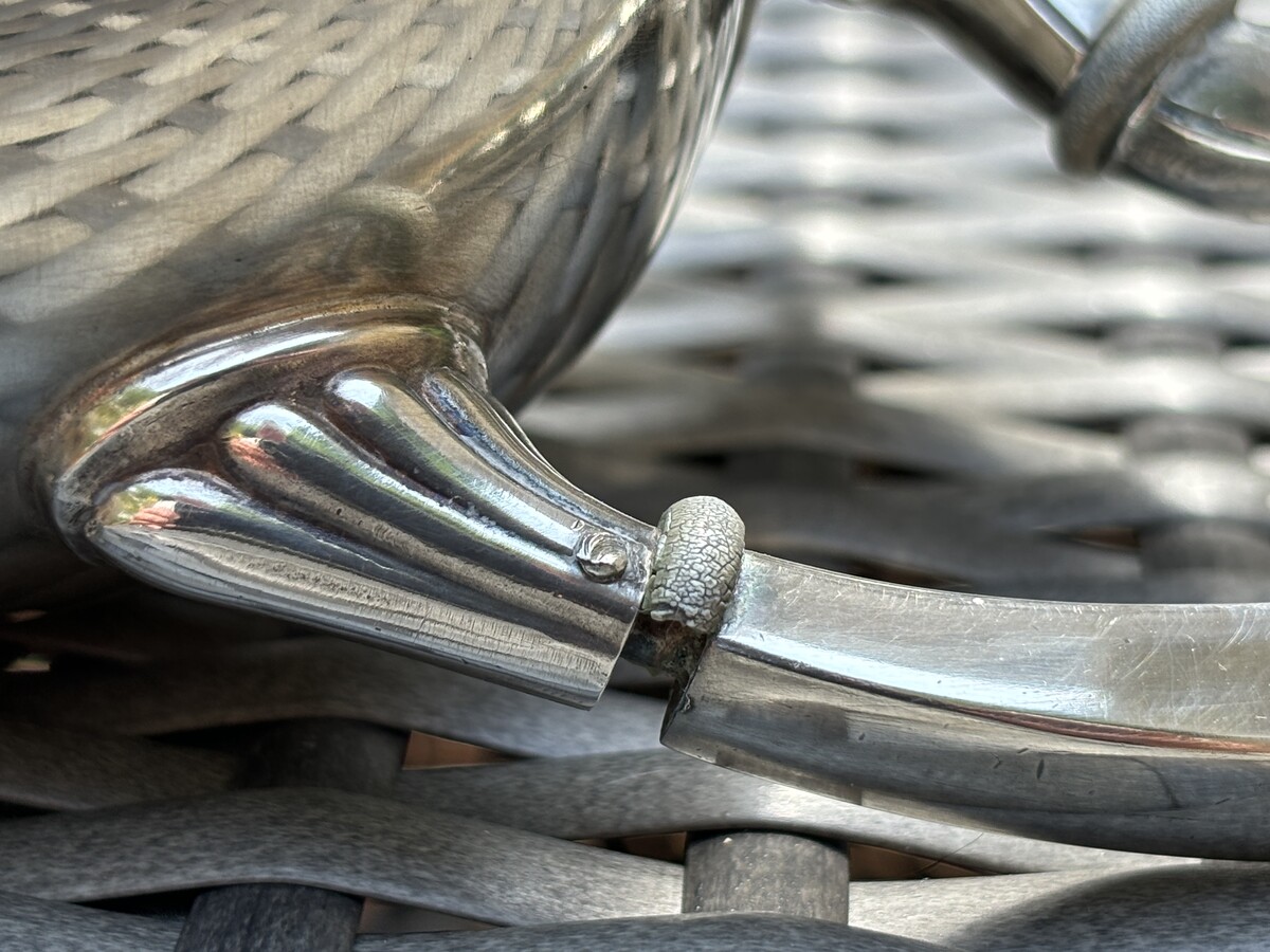 5-piece coffee service in silver-plated metal Wiskemann 19th century. Lovely Empire-style service comprising coffee, tea, milk jug and sugar bowl standing on silver-plated saucer set with griffins. In very good condition ( just see pict.14 )