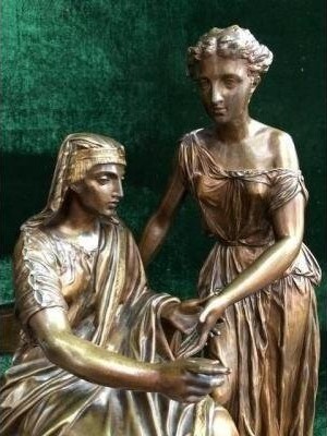 A 19th century bronze decorative sculpture of 2 figures returning from Egypt. Double sculpture with Egyptian representation on a black marble / bronze base. Unsigned Dimensions: Height: 51 cm Width: 40 cm Depth: 26 cm Napoleon III period