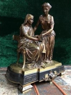 A 19th century bronze decorative sculpture of 2 figures returning from Egypt. Double sculpture with Egyptian representation on a black marble / bronze base. Unsigned Dimensions: Height: 51 cm Width: 40 cm Depth: 26 cm Napoleon III period