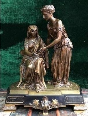 A 19th century bronze decorative sculpture of 2 figures returning from Egypt. Double sculpture with Egyptian representation on a black marble / bronze base. Unsigned Dimensions: Height: 51 cm Width: 40 cm Depth: 26 cm Napoleon III period