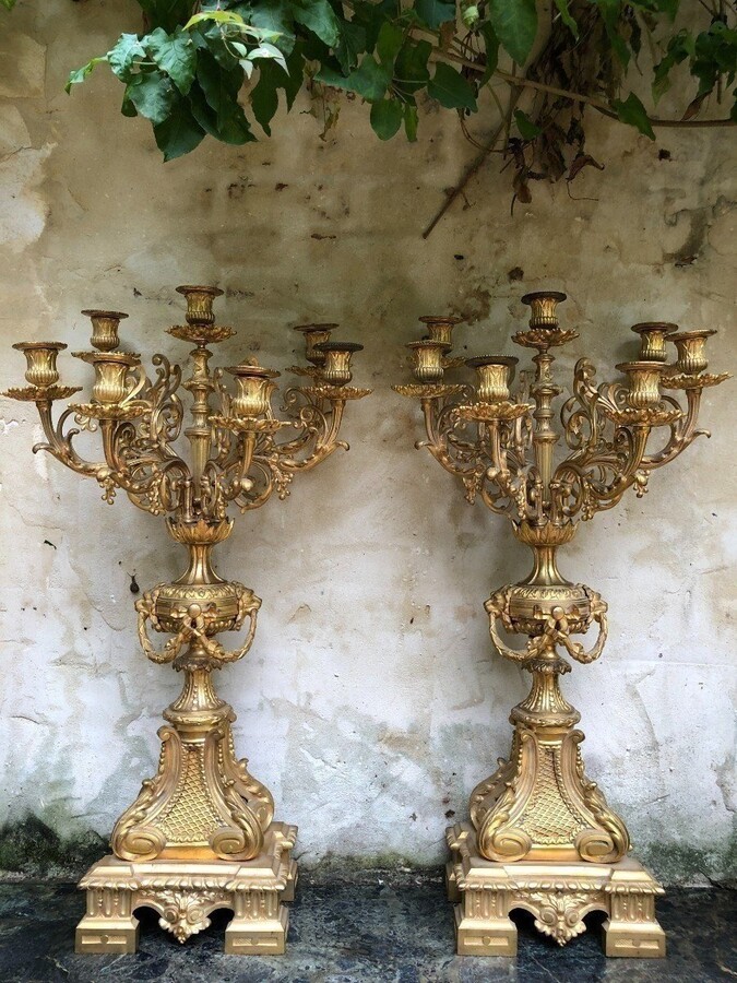 A Large Gilt Bronze LXVI Style Mantelpiece Paris, 19th Century. The Clock And The Candelabras Are Gilded With Matt And Bright Gold. Clock Signed By G.Philippe, Palais Royal 66 & 67 In Paris. Dimensions Clock: 68 Cm High, 42 Cm Wide And 24 Cm Deep.