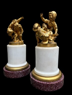 A pair of 19th century gilt bronze sculptures of children playing. An attractive, finely detailed gilt bronze sculpture of children playing, standing on a fine marble / bronze and porphyry pedestal. Dimensions: Total height: 24.5 / 25 cm ( bronzes: 11.5 /