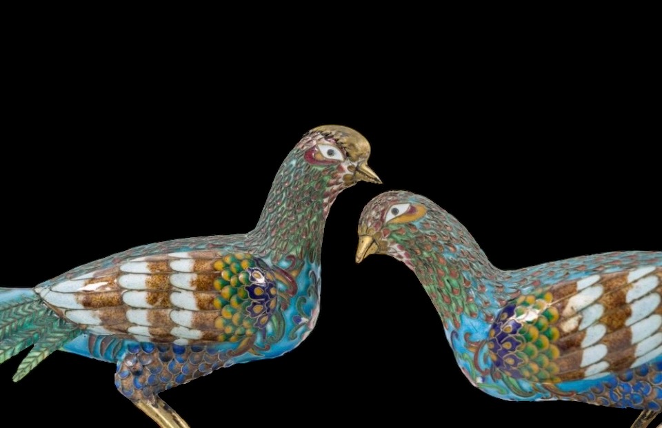 A pair of pheasants in finely crafted emaille cloisonné. 20th century. Decorative pair of sculptures standing on a wooden base Dimensions : Rooster: 19 x 37 cm. (incl. base)  Hen: 18 x 38 cm. (incl. base)  In good condition with a small peeling on the hen