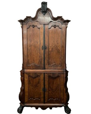 Beautiful 4-door walnut cabinet, 18th century Holland. Decorative furniture on claw feet.  Dimensions: Height : 242 cm Width : 125 cm Depth : 54 cm The furniture consists of 2 parts  In good condition but in need of restoration (veneer). Fine 18th century