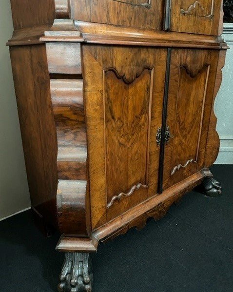 Beautiful 4-door walnut cabinet, 18th century Holland. Decorative furniture on claw feet.  Dimensions: Height : 242 cm Width : 125 cm Depth : 54 cm The furniture consists of 2 parts  In good condition but in need of restoration (veneer). Fine 18th century