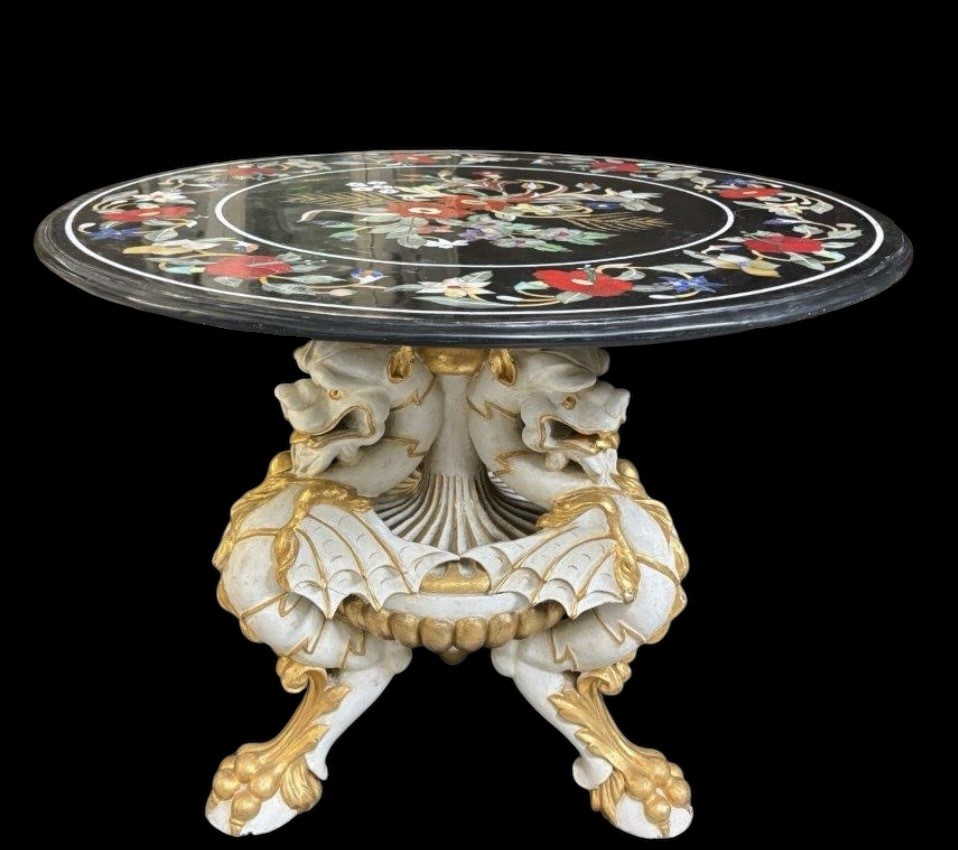 Beautiful guéridon with inlaid marble top on unusual wooden base. Large round table top in Italian pietra dura with flowers and beautiful colours on a beautiful ‘winged mythological beasts’ base 