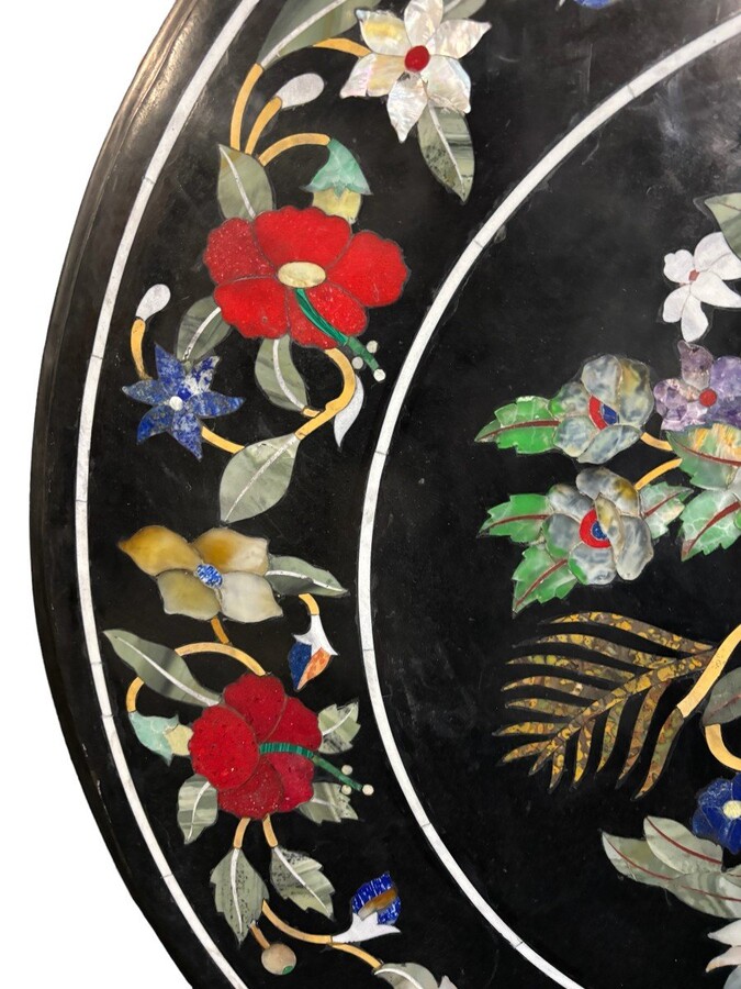 Beautiful guéridon with inlaid marble top on unusual wooden base. Large round table top in Italian pietra dura with flowers and beautiful colours on a beautiful ‘winged mythological beasts’ base 