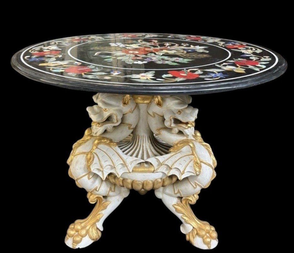 Beautiful guéridon with inlaid marble top on unusual wooden base. Large round table top in Italian pietra dura with flowers and beautiful colours on a beautiful ‘winged mythological beasts’ base