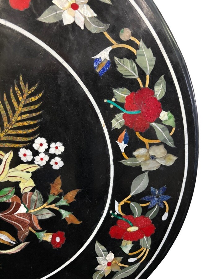 Beautiful guéridon with inlaid marble top on unusual wooden base. Large round table top in Italian pietra dura with flowers and beautiful colours on a beautiful ‘winged mythological beasts’ base