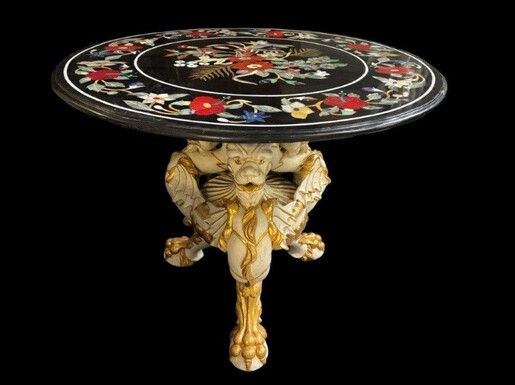 Beautiful guéridon with inlaid marble top on unusual wooden base. Large round table top in Italian pietra dura with flowers and beautiful colours on a beautiful ‘winged mythological beasts’ base