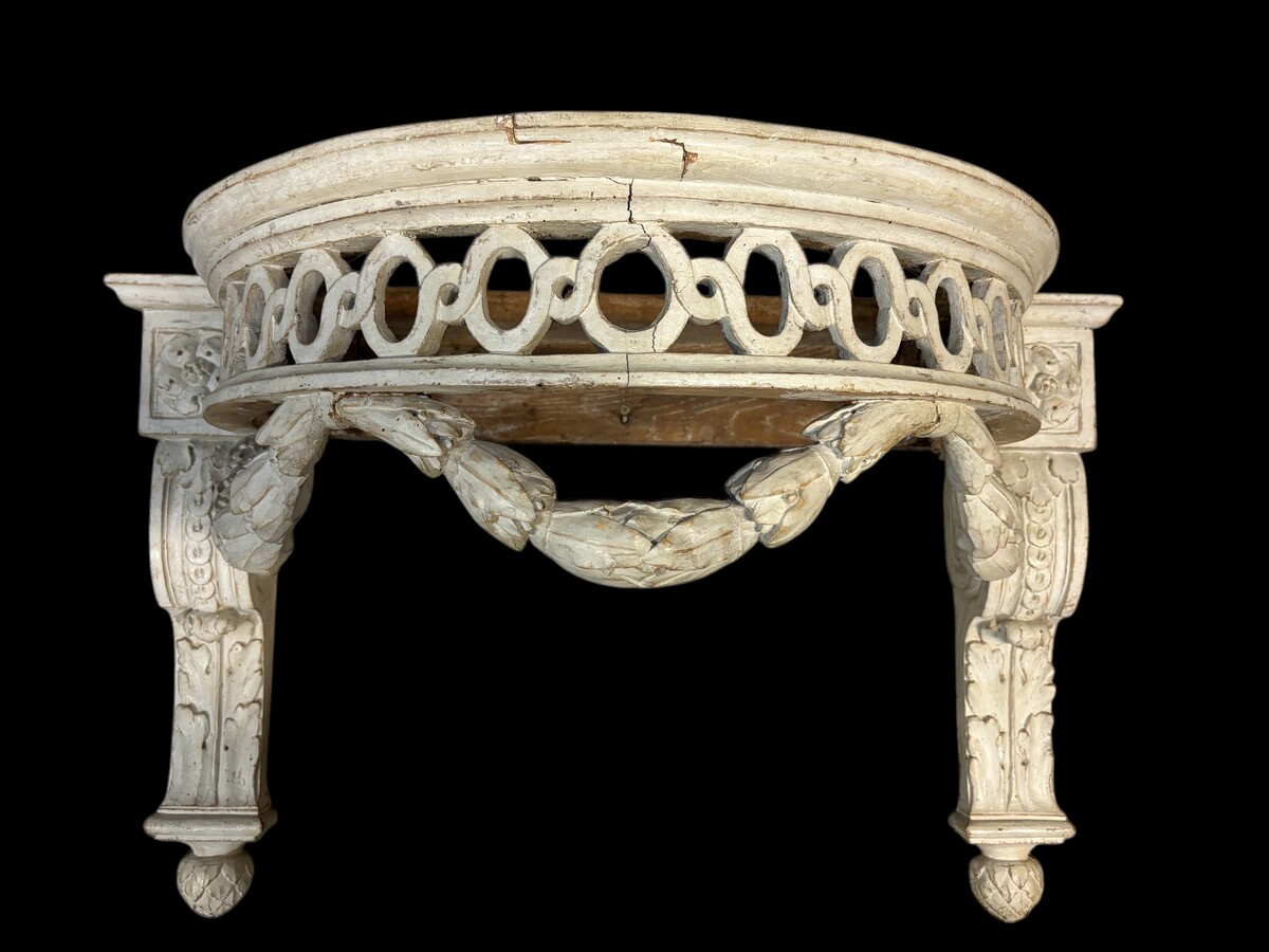 Beautiful Louis XVI style wall console in 18th century painted wood. Very decorative curved console in the Louis XVI style, decorated with girlandes with its original white marble. Dimensions : Height : 62 cm Width : 94,5 cm Depth : 51 cm 