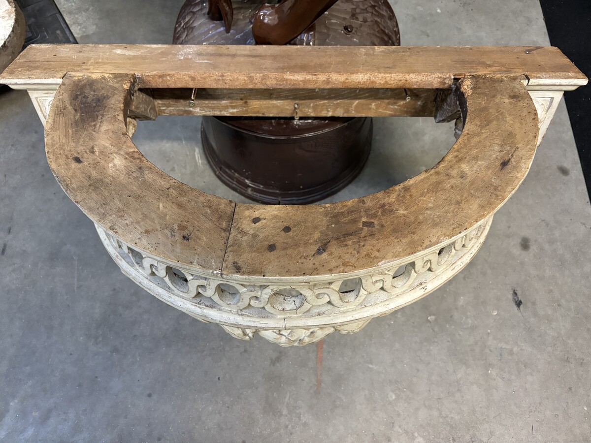 Beautiful Louis XVI style wall console in 18th century painted wood. Very decorative curved console in the Louis XVI style, decorated with girlandes with its original white marble. Dimensions : Height : 62 cm Width : 94,5 cm Depth : 51 cm 