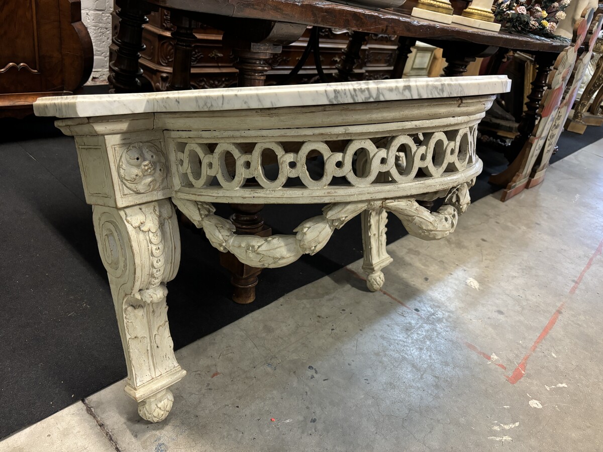 Beautiful Louis XVI style wall console in 18th century painted wood. Very decorative curved console in the Louis XVI style, decorated with girlandes with its original white marble. Dimensions : Height : 62 cm Width : 94,5 cm Depth : 51 cm 