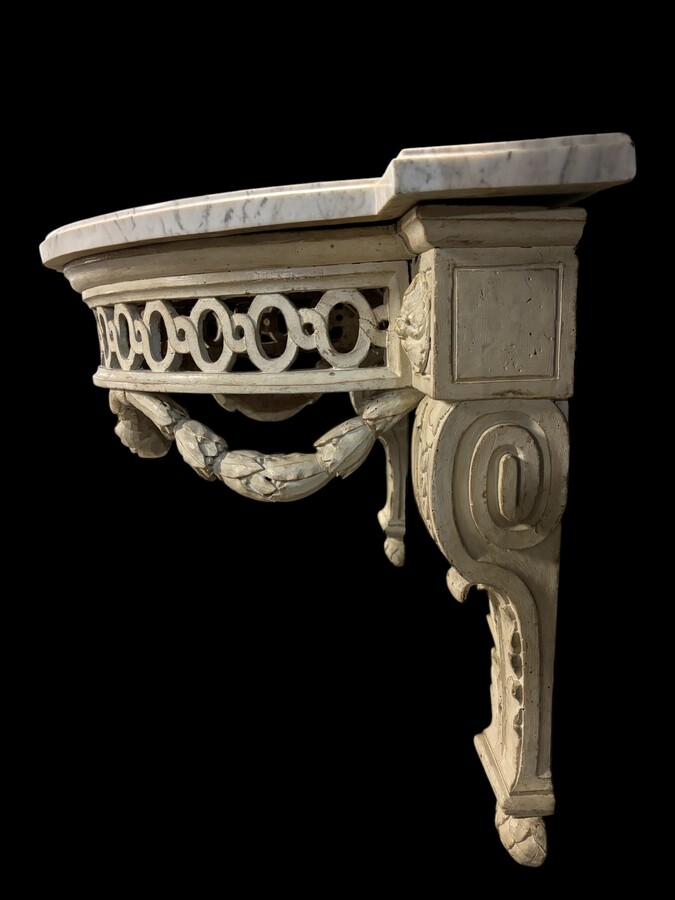 Beautiful Louis XVI style wall console in 18th century painted wood. Very decorative curved console in the Louis XVI style, decorated with girlandes with its original white marble. Dimensions : Height : 62 cm Width : 94,5 cm Depth : 51 cm 