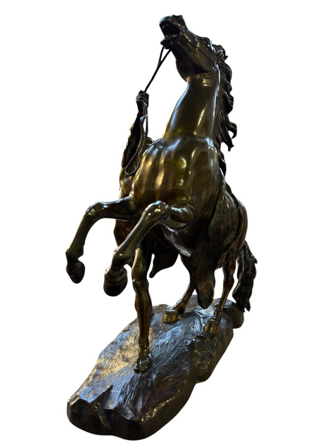 Bronze sculpture by Guillaume Coustou ‘Le cheval de Marly’ (1677 - 1746) Decorative sculpture from the 19th century Dimensions : Height : 58 cm Width : 49 cm Depth : 24 cm In good condition