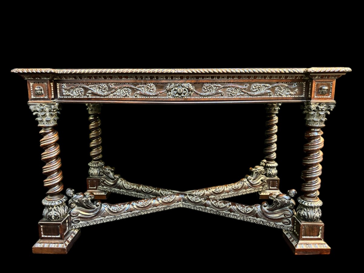 Center table / desk in rosewood 19thC. Very good quality and finely carved table, with 4 twisted columns with Corinthian capitals, figures, carvings and decorations all around. The desk has a large drawer and the interior is in solid lemon wood. 