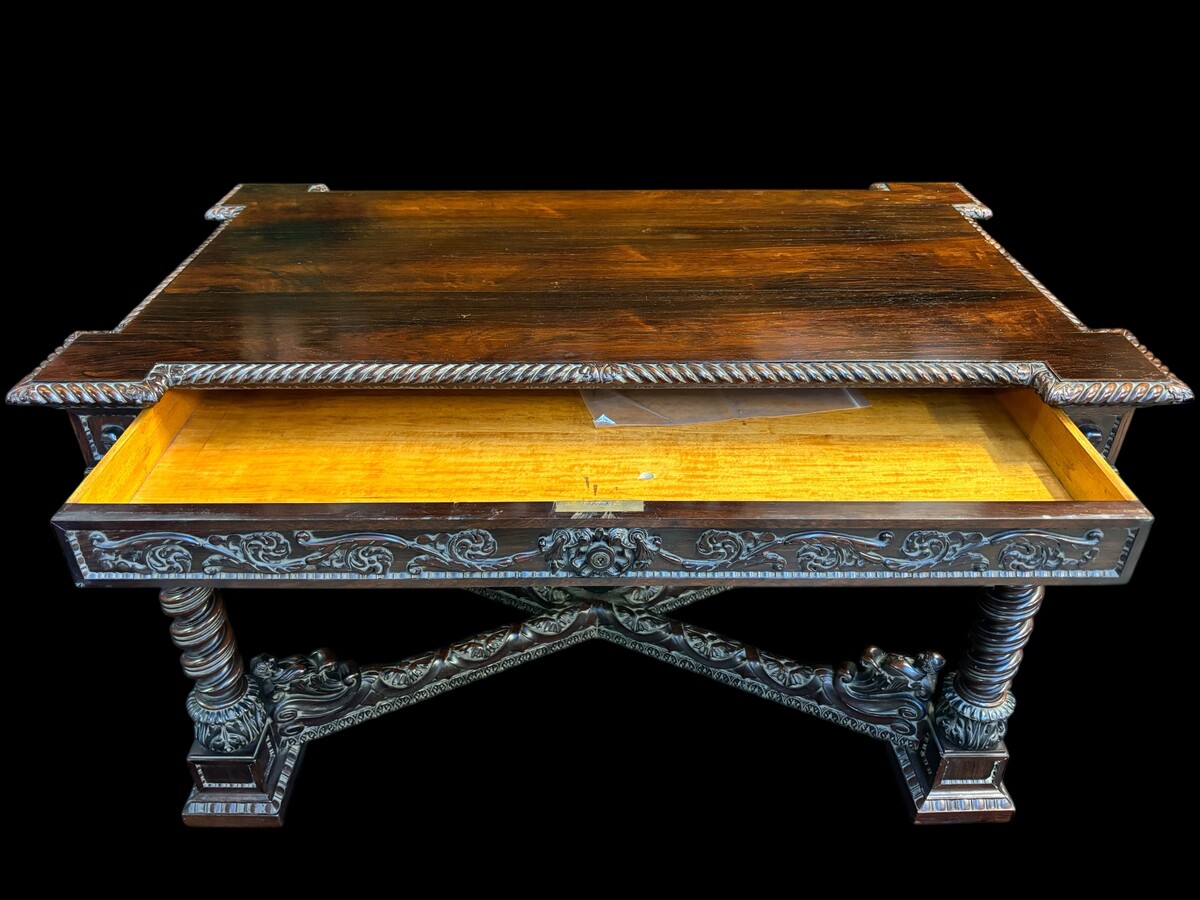 Center table / desk in rosewood 19thC. Very good quality and finely carved table, with 4 twisted columns with Corinthian capitals, figures, carvings and decorations all around. The desk has a large drawer and the interior is in solid lemon wood. 