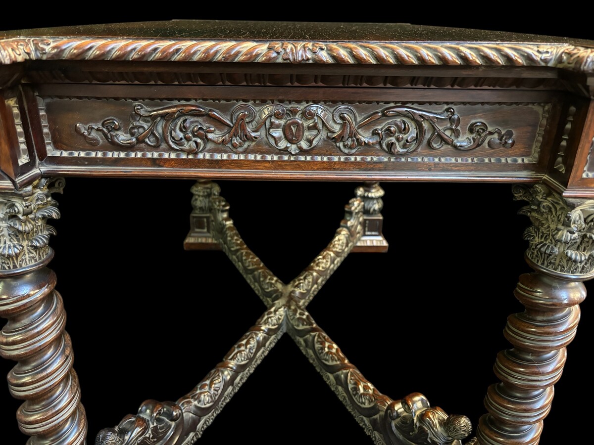 Center table / desk in rosewood 19thC. Very good quality and finely carved table, with 4 twisted columns with Corinthian capitals, figures, carvings and decorations all around. The desk has a large drawer and the interior is in solid lemon wood. 