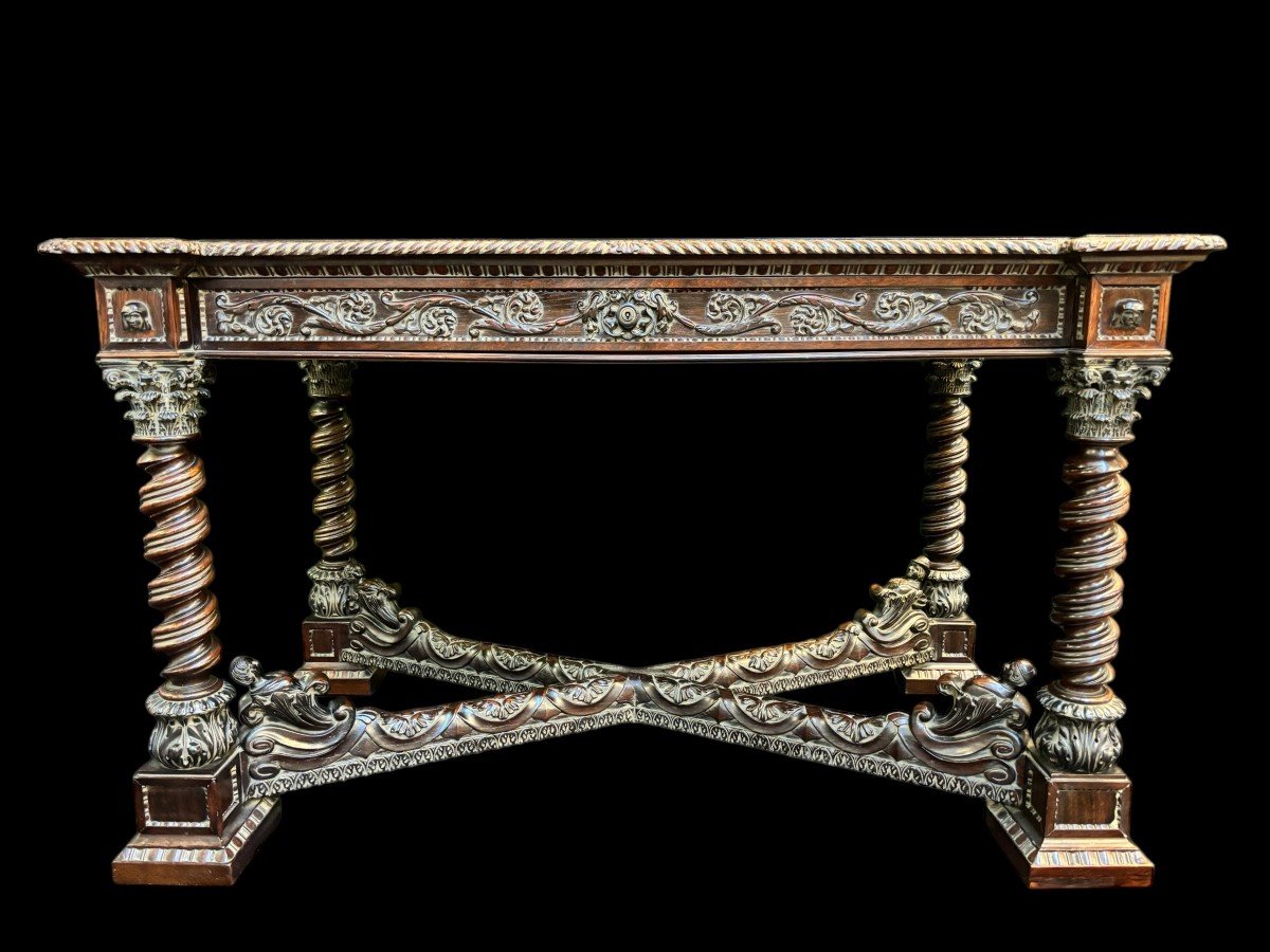 Center table / desk in rosewood 19thC. Very good quality and finely carved table, with 4 twisted columns with Corinthian capitals, figures, carvings and decorations all around. The desk has a large drawer and the interior is in solid lemon wood.