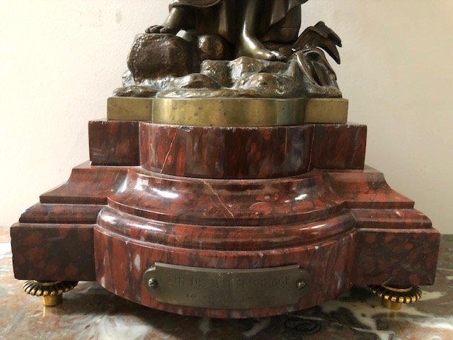 Elegant bronze statue 