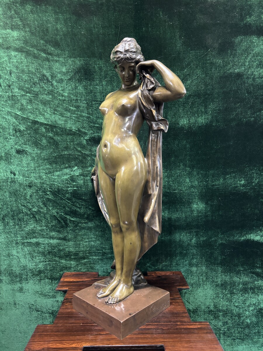 Elegant large bronze sculpture ‘Phyrne’ late 19thC. ( 86 cm ). Phryne in patinated bronze Art Nouveau - Pierre Etienne Daniel Campagne ( 1851-1914 ) A finely detailed figure of a nude woman with draperies on her arms and shoulders.