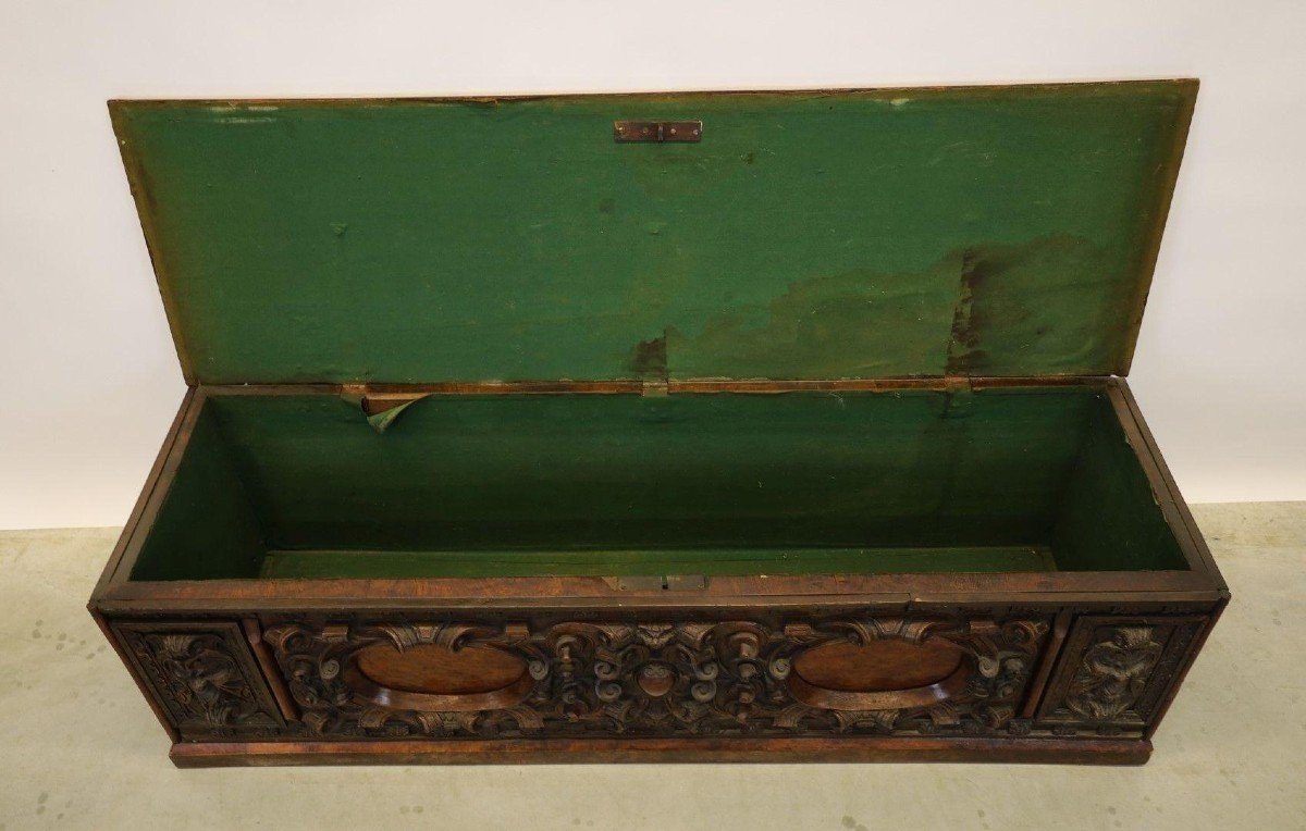 Italian Renaissance Walnut Chest From The 17th Century. Decorative Chest With Beautiful Decorations Dating From Around 1700. The Chest Is In Good Condition, Used. The Bronze Handles On The Sides Are Missing. Dimensions: Length: 168 Cm Height : 48 Cm