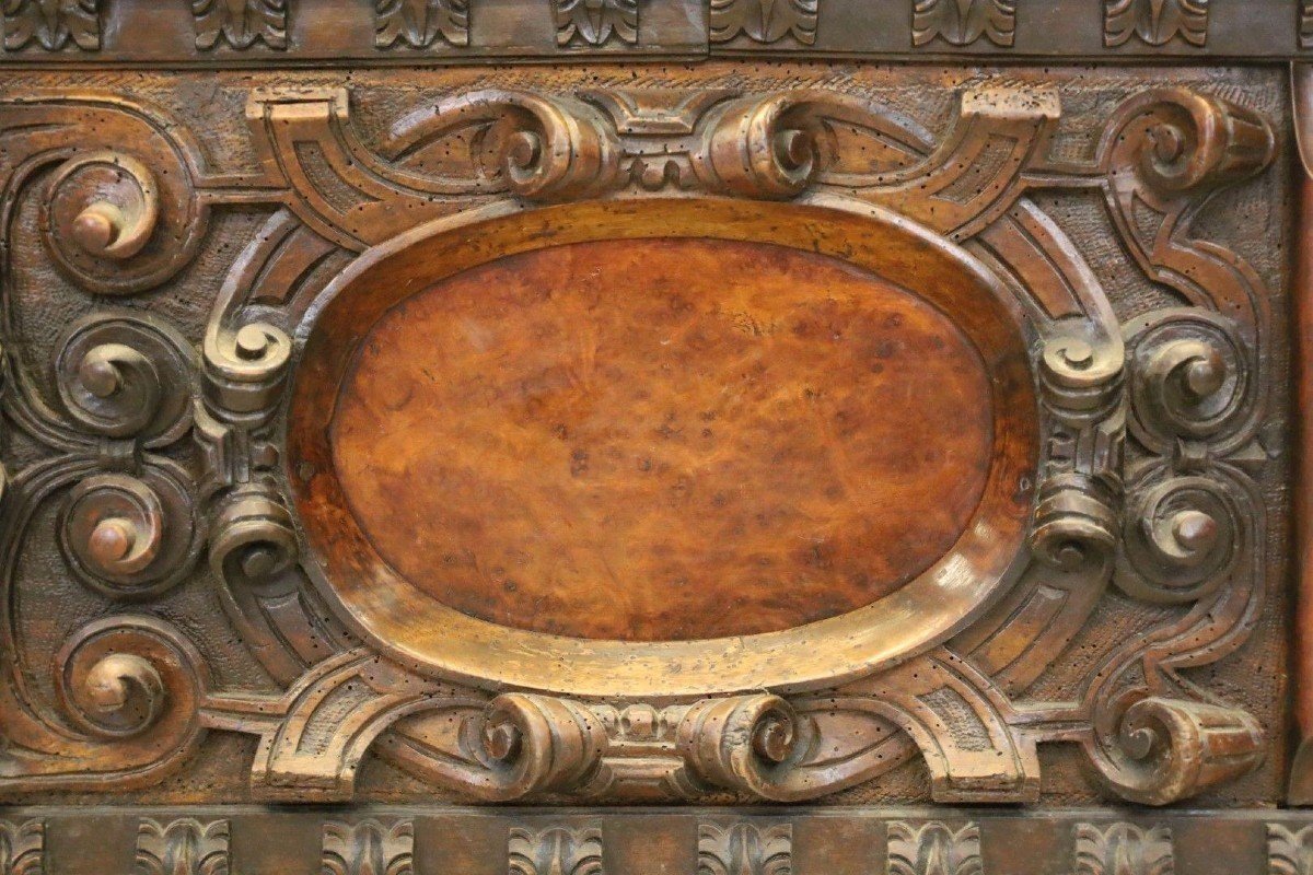 Italian Renaissance Walnut Chest From The 17th Century. Decorative Chest With Beautiful Decorations Dating From Around 1700. The Chest Is In Good Condition, Used. The Bronze Handles On The Sides Are Missing. Dimensions: Length: 168 Cm Height : 48 Cm