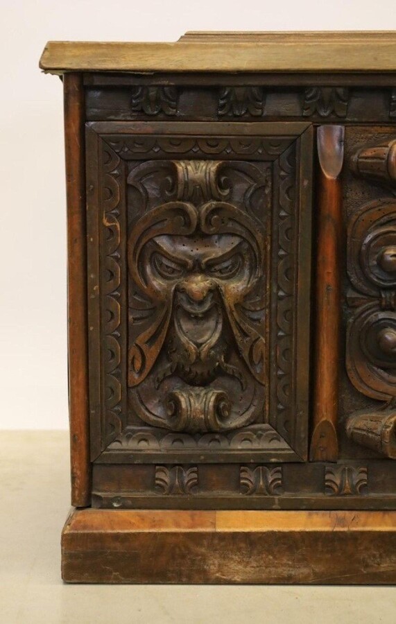 Italian Renaissance Walnut Chest From The 17th Century. Decorative Chest With Beautiful Decorations Dating From Around 1700. The Chest Is In Good Condition, Used. The Bronze Handles On The Sides Are Missing. Dimensions: Length: 168 Cm Height : 48 Cm