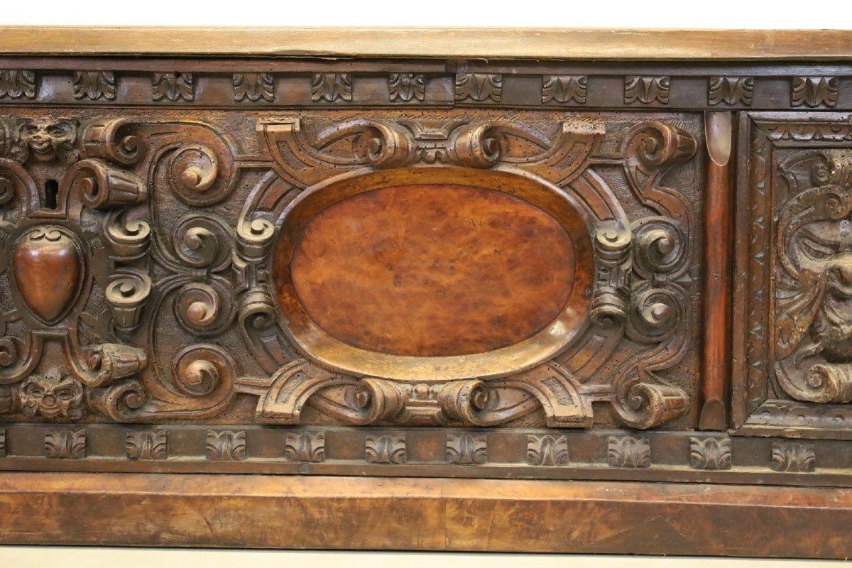 Italian Renaissance Walnut Chest From The 17th Century. Decorative Chest With Beautiful Decorations Dating From Around 1700. The Chest Is In Good Condition, Used. The Bronze Handles On The Sides Are Missing. Dimensions: Length: 168 Cm Height : 48 Cm