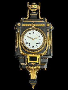 Large 18th century Louis XVI style wooden wall clock ( 78 cm ). Decorative cartel in black and gilded wood with the following dimensions: Height : 78 cm Width : 35 cm Depth : 18 cm. 18th century cartel in good condition with original clock.