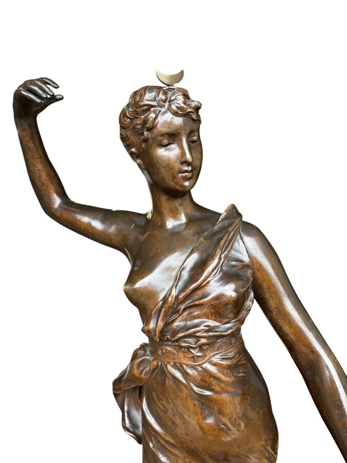 Large 19th century bronze sculpture of Diana the Huntress ( 73 cm ) Beautiful sculpture representing Diana standing over her prey shot with a bow and arrows. Signed by A.Levasseur ( Henri Louis Levasseur , Paris 1853-1934) Dimensions :