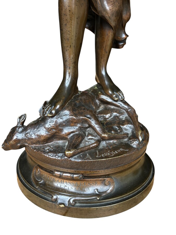 Large 19th century bronze sculpture of Diana the Huntress ( 73 cm ) Beautiful sculpture representing Diana standing over her prey shot with a bow and arrows. Signed by A.Levasseur ( Henri Louis Levasseur , Paris 1853-1934) Dimensions :