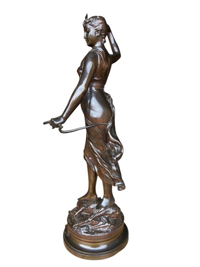 Large 19th century bronze sculpture of Diana the Huntress ( 73 cm ) Beautiful sculpture representing Diana standing over her prey shot with a bow and arrows. Signed by A.Levasseur ( Henri Louis Levasseur , Paris 1853-1934) Dimensions :