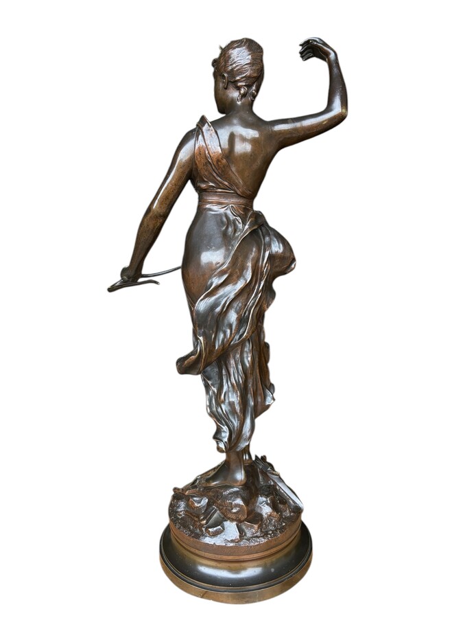 Large 19th century bronze sculpture of Diana the Huntress ( 73 cm ) Beautiful sculpture representing Diana standing over her prey shot with a bow and arrows. Signed by A.Levasseur ( Henri Louis Levasseur , Paris 1853-1934) Dimensions :