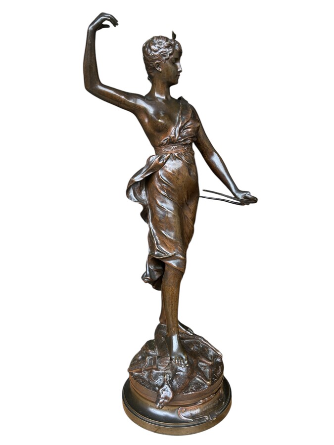 Large 19th century bronze sculpture of Diana the Huntress ( 73 cm ) Beautiful sculpture representing Diana standing over her prey shot with a bow and arrows. Signed by A.Levasseur ( Henri Louis Levasseur , Paris 1853-1934) Dimensions :