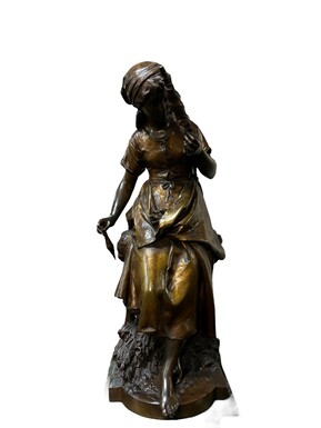 Large bronze sculpture ‘ The spinster ’ by Math.Moreau 19th century. Jolie sculpture signed Mathurin Moreau (1822-1912) and foundry stamp Paris. In good condition with dent/deformation in one side of the base Height : 73,5 cm 