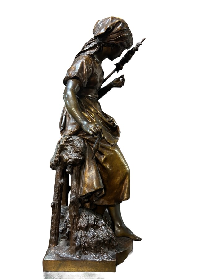 Large bronze sculpture ‘ The spinster ’ by Math.Moreau 19th century. Jolie sculpture signed Mathurin Moreau (1822-1912) and foundry stamp Paris. In good condition with dent/deformation in one side of the base Height : 73,5 cm 