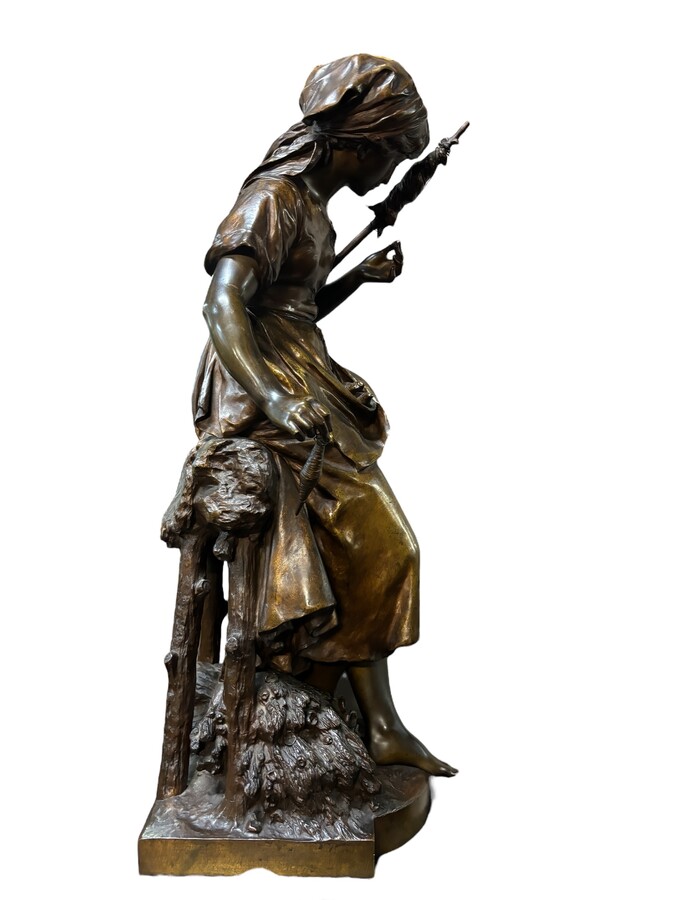 Large bronze sculpture ‘ The spinster ’ by Math.Moreau 19th century. Jolie sculpture signed Mathurin Moreau (1822-1912) and foundry stamp Paris. In good condition with dent/deformation in one side of the base Height : 73,5 cm 