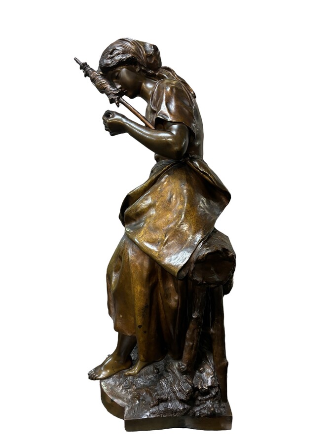 Large bronze sculpture ‘ The spinster ’ by Math.Moreau 19th century. Jolie sculpture signed Mathurin Moreau (1822-1912) and foundry stamp Paris. In good condition with dent/deformation in one side of the base Height : 73,5 cm 