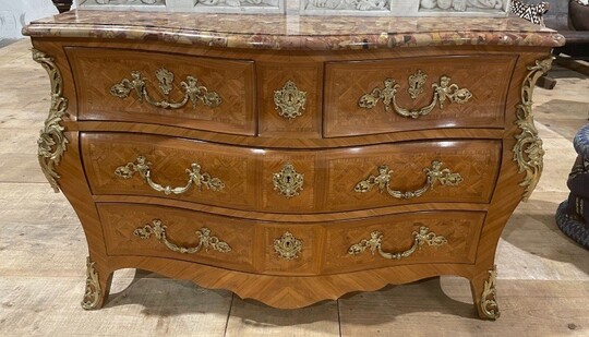 Large commode in Louis XV style 19th century Dresser with parquet veneer, gilt bronze ornaments and fitted with 2 small drawers at the top and 2 large ones below. At the top a beautiful Plateau en Marbre Breche d'Alep. Dimensions : Width : 139 cm