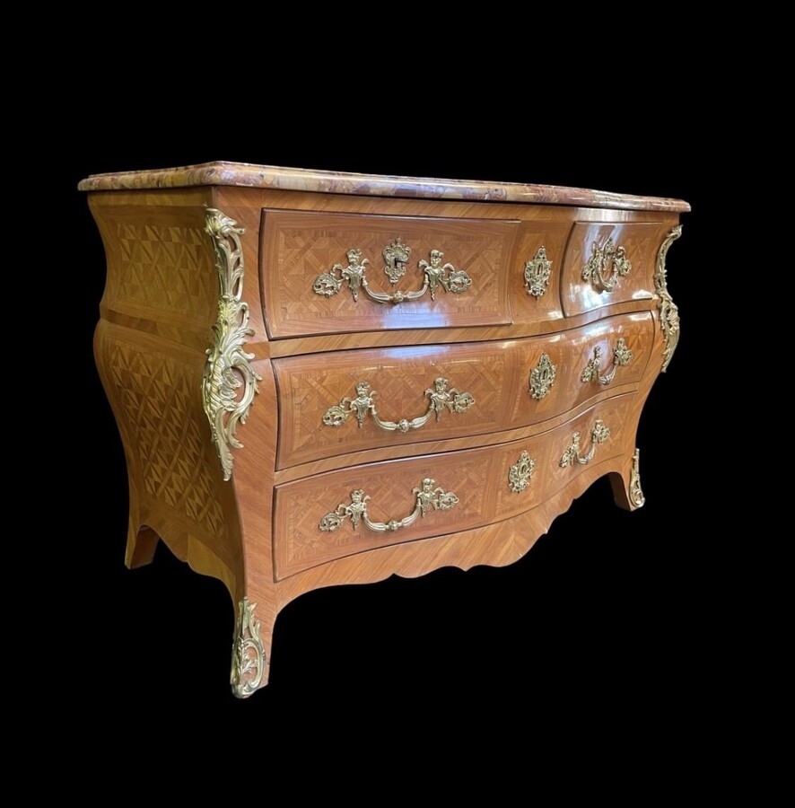 Large commode in Louis XV style 19th century Dresser with parquet veneer, gilt bronze ornaments and fitted with 2 small drawers at the top and 2 large ones below. At the top a beautiful Plateau en Marbre Breche d'Alep. Dimensions : Width : 139 cm 