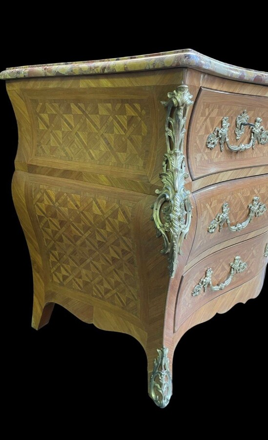 Large commode in Louis XV style 19th century Dresser with parquet veneer, gilt bronze ornaments and fitted with 2 small drawers at the top and 2 large ones below. At the top a beautiful Plateau en Marbre Breche d'Alep. Dimensions : Width : 139 cm 