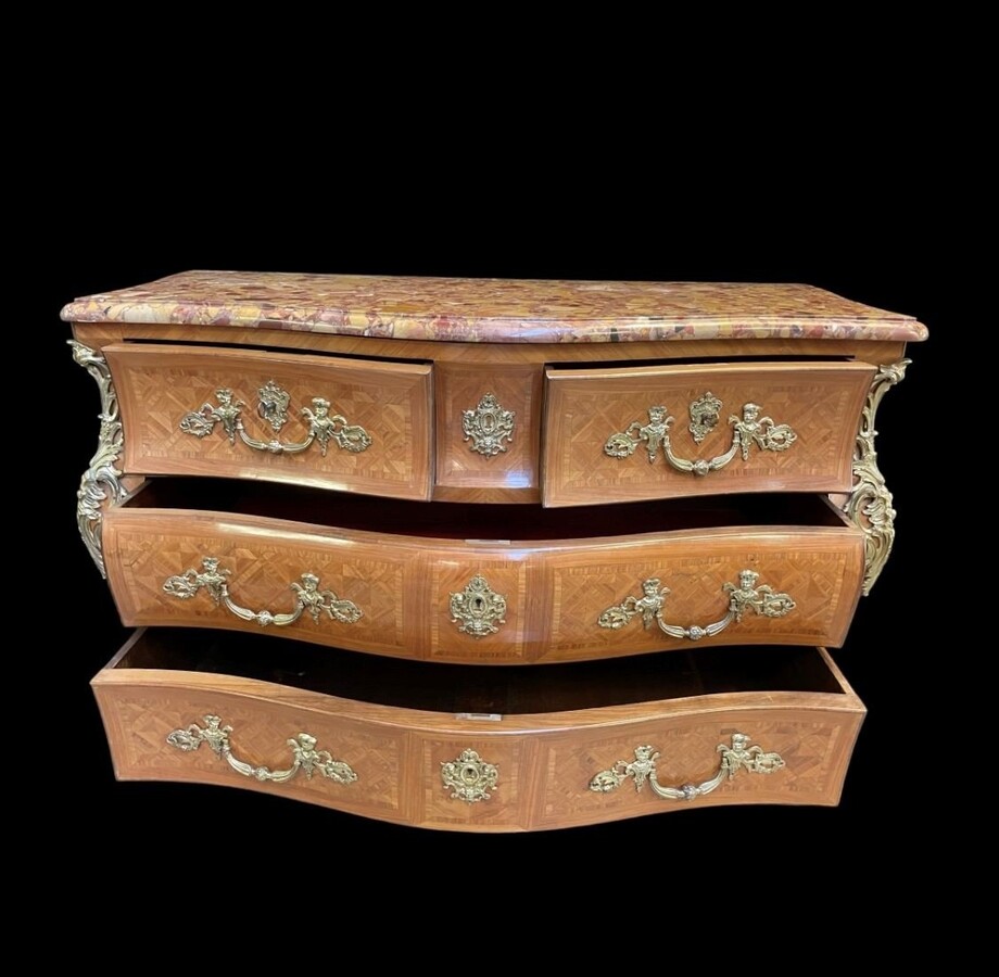 Large commode in Louis XV style 19th century Dresser with parquet veneer, gilt bronze ornaments and fitted with 2 small drawers at the top and 2 large ones below. At the top a beautiful Plateau en Marbre Breche d'Alep. Dimensions : Width : 139 cm 