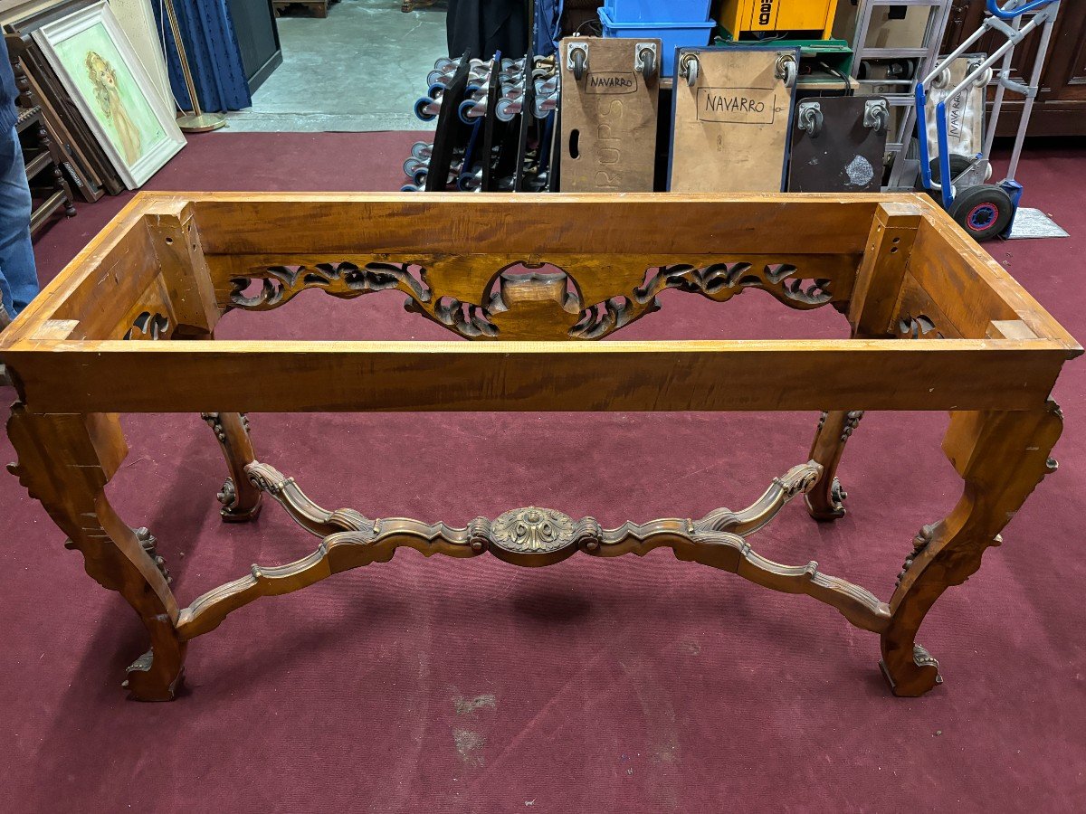 Large decorative console in carved wood 20th century. Beautiful console in wood with gilt accents and on top a top in travertine Dimensions : Width : 170 cm Height : 90 cm Depth : 71 cm In very good condition