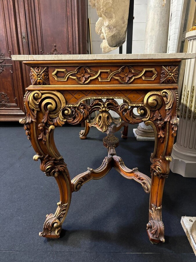 Large decorative console in carved wood 20th century. Beautiful console in wood with gilt accents and on top a top in travertine Dimensions : Width : 170 cm Height : 90 cm Depth : 71 cm In very good condition