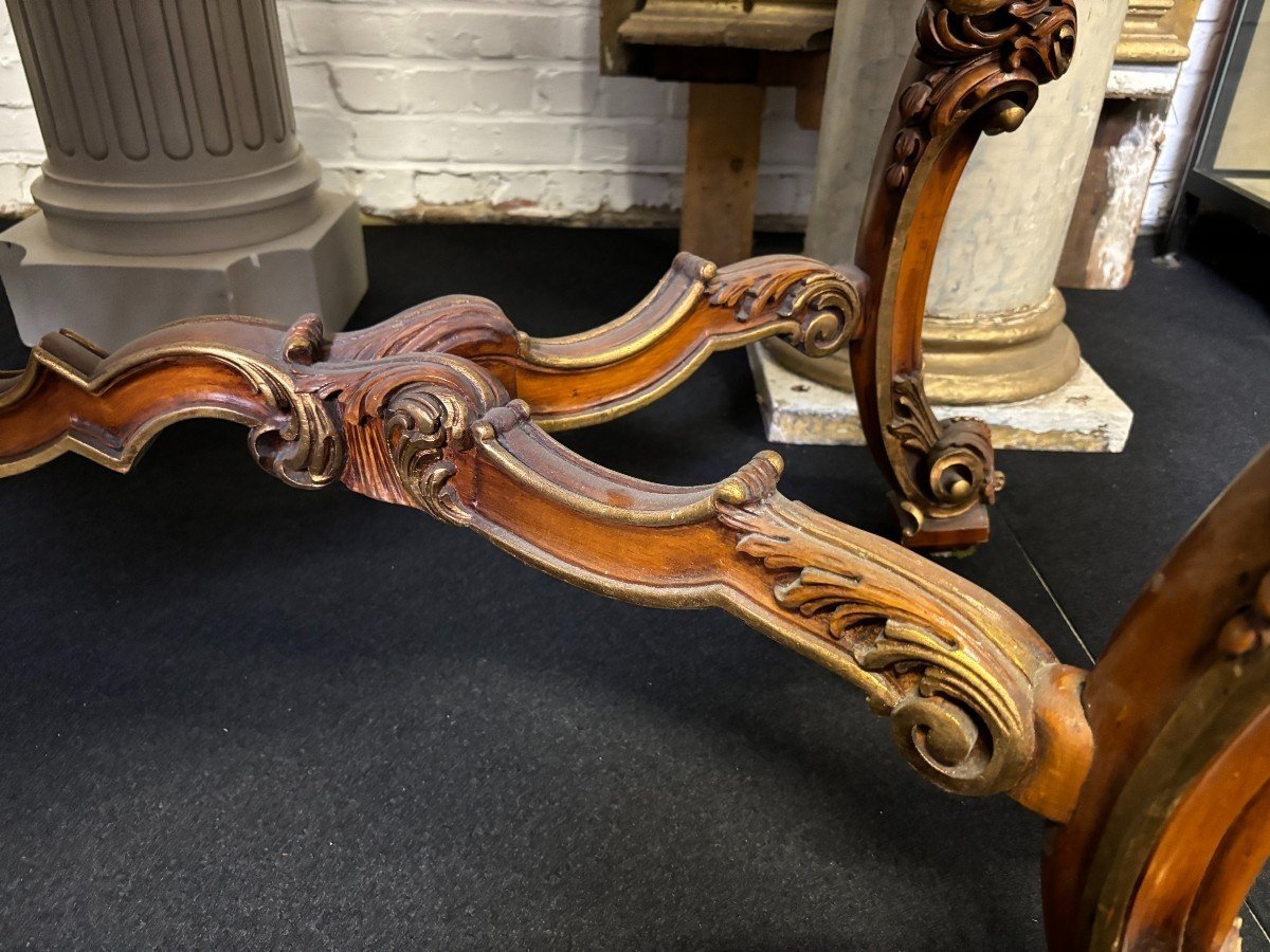 Large decorative console in carved wood 20th century. Beautiful console in wood with gilt accents and on top a top in travertine Dimensions : Width : 170 cm Height : 90 cm Depth : 71 cm In very good condition