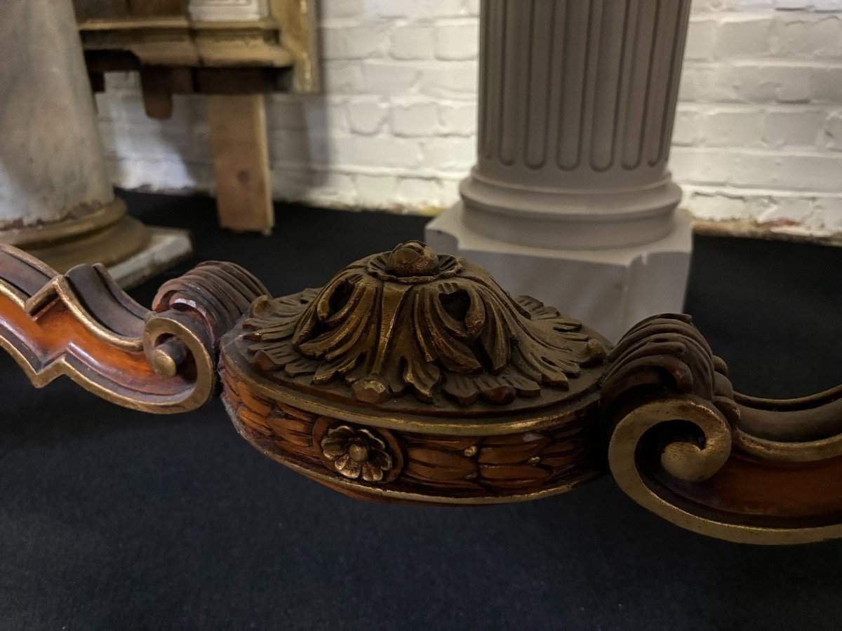 Large decorative console in carved wood 20th century. Beautiful console in wood with gilt accents and on top a top in travertine Dimensions : Width : 170 cm Height : 90 cm Depth : 71 cm In very good condition