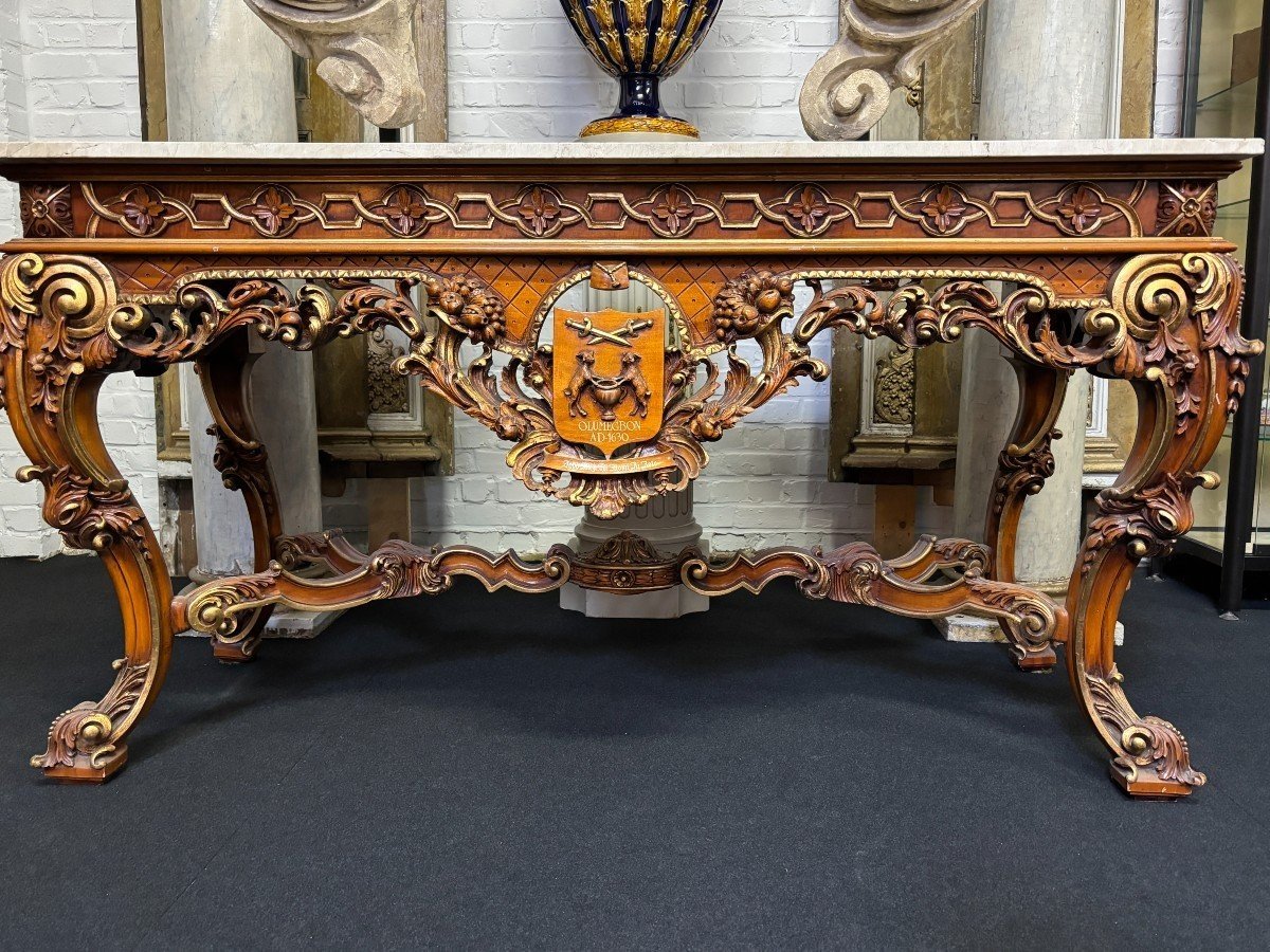 Large decorative console in carved wood 20th century. Beautiful console in wood with gilt accents and on top a top in travertine Dimensions : Width : 170 cm Height : 90 cm Depth : 71 cm In very good condition