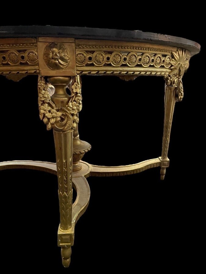 Large Gilded Wood Center Table / Quéridon With inlaid Marble Top In The Louis XVI Style From The Napoleon III Period. Nice Model All Carved Wood In Good Condition, No Original Gilding. Dimensions : Diameter : 120 Cm Height : 75 Cm