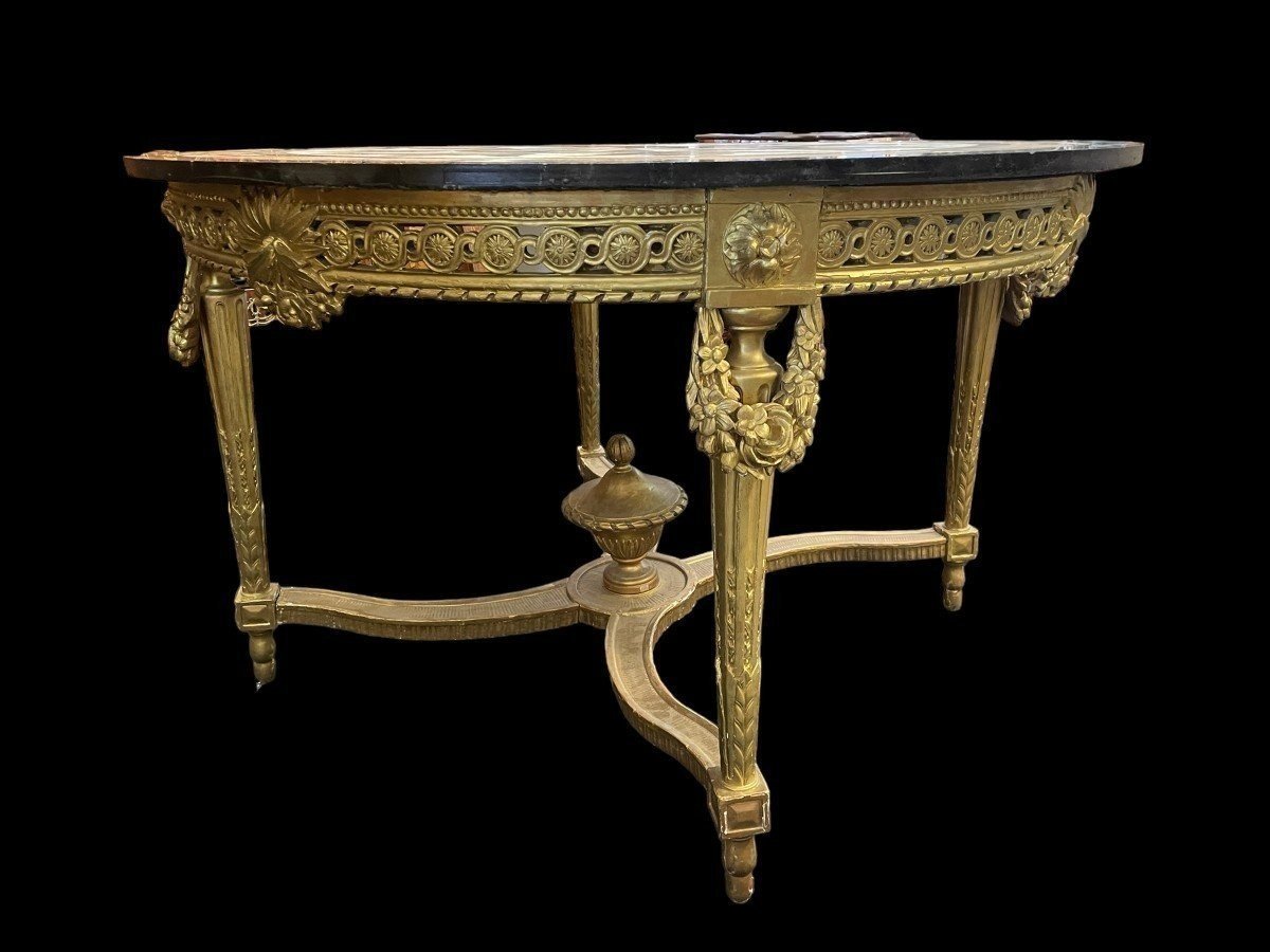 Large Gilded Wood Center Table / Quéridon With inlaid Marble Top In The Louis XVI Style From The Napoleon III Period. Nice Model All Carved Wood In Good Condition, No Original Gilding. Dimensions : Diameter : 120 Cm Height : 75 Cm